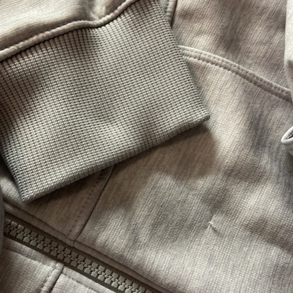 Under armour women’s size medium tall zip hoodie in light grey - Picture 5 of 5
